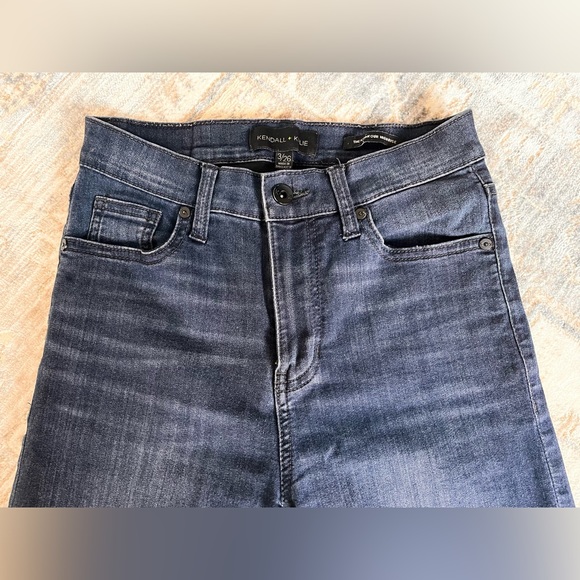 Kendal & Kyle dark denim skinny jeans ✨ - Picture 2 of 5